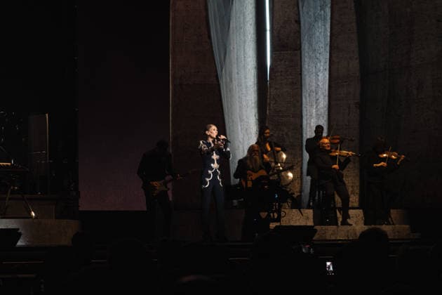 Exclusive: Quebec singer Céline Dion makes a triumphant return to the stage at the Plénitude Arena to kick off her Paris residency, a series of sixteen concerts scheduled through October 17, 2026. Ten additional dates are planned for May 2027. In front of an audience of approximately 30,000 people from all over the world, the 58-year-old artist performed her first full concert in six years, following a long hiatus due to her battle with stiff-person syndrome, a rare neurological disorder diagnosed in 2022. Visibly moved, Céline Dion paused her first song, On ne change pas, overcome with emotion, before launching into a show lasting more than two hours, featuring her greatest hits, including My Heart Will Go On, Pour que tu m’aimes enc  Copyright: xAgencex xBestimagexAgencex xBestimagex