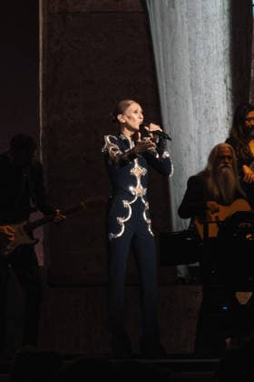 Exclusive: Quebec singer Céline Dion makes a triumphant return to the stage at the Plénitude Arena to kick off her Paris residency, a series of sixteen concerts scheduled through October 17, 2026. Ten additional dates are planned for May 2027. In front of an audience of approximately 30,000 people from all over the world, the 58-year-old artist performed her first full concert in six years, following a long hiatus due to her battle with stiff-person syndrome, a rare neurological disorder diagnosed in 2022. Visibly moved, Céline Dion paused her first song, On ne change pas, overcome with emotion, before launching into a show lasting more than two hours, featuring her greatest hits, including My Heart Will Go On, Pour que tu m’aimes enc  Copyright: xAgencex xBestimagexAgencex xBestimagex