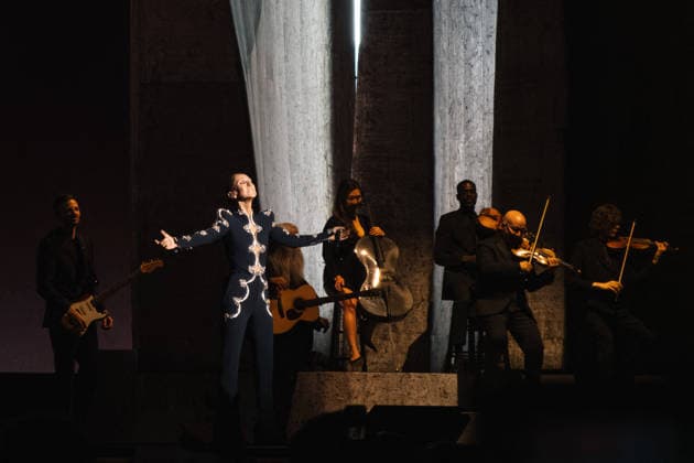 Exclusive: Quebec singer Céline Dion makes a triumphant return to the stage at the Plénitude Arena to kick off her Paris residency, a series of sixteen concerts scheduled through October 17, 2026. Ten additional dates are planned for May 2027. In front of an audience of approximately 30,000 people from all over the world, the 58-year-old artist performed her first full concert in six years, following a long hiatus due to her battle with stiff-person syndrome, a rare neurological disorder diagnosed in 2022. Visibly moved, Céline Dion paused her first song, On ne change pas, overcome with emotion, before launching into a show lasting more than two hours, featuring her greatest hits, including My Heart Will Go On, Pour que tu m’aimes enc  Copyright: xAgencex xBestimagexAgencex xBestimagex