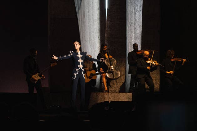 Exclusive: Quebec singer Céline Dion makes a triumphant return to the stage at the Plénitude Arena to kick off her Paris residency, a series of sixteen concerts scheduled through October 17, 2026. Ten additional dates are planned for May 2027. In front of an audience of approximately 30,000 people from all over the world, the 58-year-old artist performed her first full concert in six years, following a long hiatus due to her battle with stiff-person syndrome, a rare neurological disorder diagnosed in 2022. Visibly moved, Céline Dion paused her first song, On ne change pas, overcome with emotion, before launching into a show lasting more than two hours, featuring her greatest hits, including My Heart Will Go On, Pour que tu m’aimes enc  Copyright: xAgencex xBestimagexAgencex xBestimagex