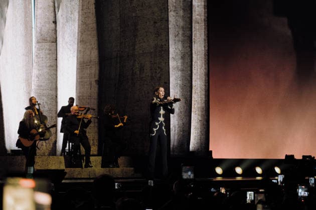 Exclusive: Quebec singer Céline Dion makes a triumphant return to the stage at the Plénitude Arena to kick off her Paris residency, a series of sixteen concerts scheduled through October 17, 2026. Ten additional dates are planned for May 2027. In front of an audience of approximately 30,000 people from all over the world, the 58-year-old artist performed her first full concert in six years, following a long hiatus due to her battle with stiff-person syndrome, a rare neurological disorder diagnosed in 2022. Visibly moved, Céline Dion paused her first song, On ne change pas, overcome with emotion, before launching into a show lasting more than two hours, featuring her greatest hits, including My Heart Will Go On, Pour que tu m’aimes enc  Copyright: xAgencex xBestimagexAgencex xBestimagex