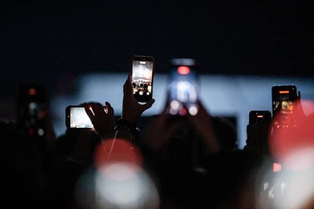 Katseye Concert ** FOR EDITORIAL USE ONLY ** EDITORIAL USE ONLY ** People filming with their cell phones during the Katseye concert. The band Katseye is performing at the Lanxess Arena in Cologne, Germany, on September 13, 2026, as part of their Wildworld Tour. Copyright SocratesxTassos Copyright: SocratesxTassos doc87l7otn1bohdj0th112d ,EDITORIAL USE ONLY Copyright: SocratesxTassos