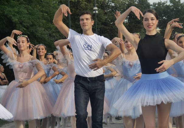 IPA88503047 - A spectacular conclusion to Dance Week, with Roberto Bolle leading the OnDance parade—a wave of thousands of dancers, accompanied by music and movement—that wound its way through Sempione Park all the way to the walls of Sforza Castle.  Copyright: xLucaxPontix xLucaxPonti xIpaxagencyx IPA88503047