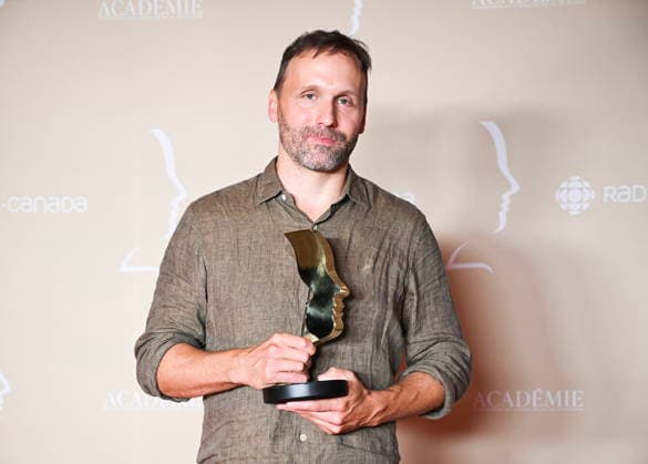 September 13, 2026, Montreal, Pq, CANADA: Emile Proulx-Cloutier holds up his trophy at the Gala Gemeaux awards ceremony in Montreal, on Sunday, Sept. 13, 2026. Montreal CANADA  - ZUMAc35_ 20260913_zaf_c35_221 Copyright: xGrahamxHughesx