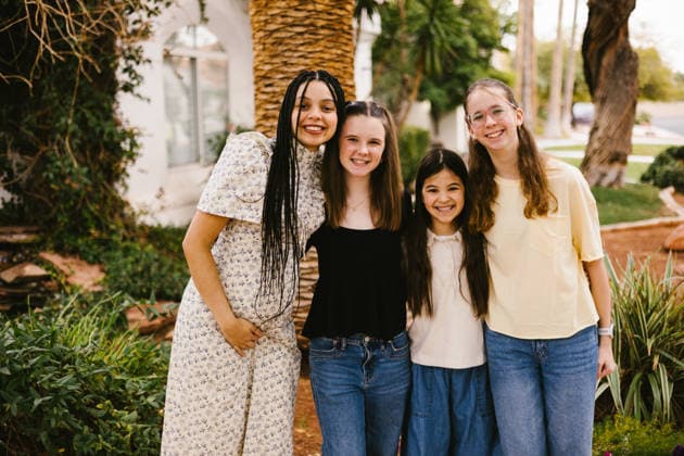 Four diverse teenage girls smiling together outdoors Las Vegas, Nevada, United States CR_WVNP260911K-2058845-01 ,model released, Symbolfoto ,property released