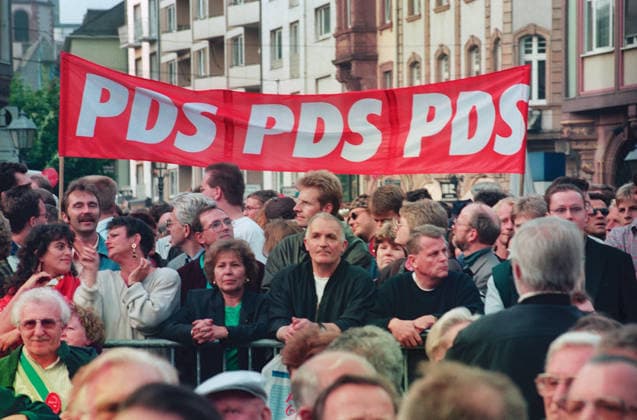 Germany, Frankfurt, September 27, 1994 F 07 63 16 SPD campaign event Photo: PDS banner SPD campaign event SPD campaign event