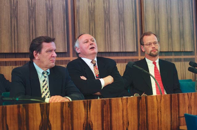 Germany, Bonn, September 30, 1994 F 07 65 30 SPD press conference Photo, from left to right: Gerhard Schröder, Oskar Lafontaine, and Rudolf Scharping, SPD candidate for chancellor SPD press conference SPD press conference