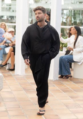 Adolfo Domínguez Fashion Show at MBFWM Singer-songwriter Pablo Alborán during the Adolfo Domínguez fashion show as part of Mercedes-Benz Fashion Week, held at the Invernadero of the Palacio de Cristal in Arganzuela on September 14, 2026, in Madrid, Spain September 14, 2026 Madrid Madrid, Spain  Copyright: xEduardoxParrax 7774910
