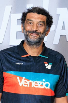 Surveillant Photocall - Paris Ramzy Bedia attends the photocell for the premiere of Surveillant held at Le Grand Rex on September 14, 2026 in Paris, France. Photo by David Boyer ABACAPRESS.COM Paris France  Copyright: xBoyerxDavid ABACAx