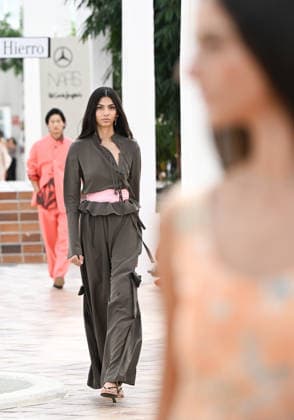 (260914) -- MADRID, Sept. 14, 2026 -- A model presents creations by Pedro del Hierro during the Madrid Fashion Week in Madrid, Spain, Sept. 14, 2026. ) SPAIN-MADRID-FASHION WEEK ChengxMin 