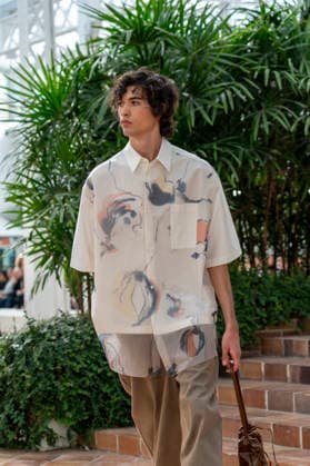 Models present creations from Adolfo Dominguez s Croma collection for spring-summer 2027 during Mercedes-Benz Fashion Week Madrid. Under the creative direction of Tiziana Domínguez, the Galician label, marking its 50th anniversary, remained faithful to its signature codes, showing pronounced asymmetry, scarves worked into both menswear and womenswear, sequins and textile appliques, alongside organic cotton denim dyed in tangerine tones and mini-pleated men s trousers. September 14,2026. (202609141048)