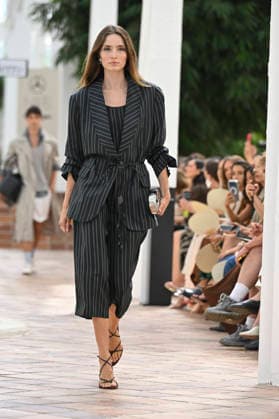 Pedro del Hierro - Mercedes Benz Fashion Week Madrid, Spain - 14 Sep 2026 A model parades with Pedro del Hierro design during the Mercedes Benz Fashion Week Madrid at Cibeles Palace in Madrid. Madrid Spain Copyright: xAtilanoxGarciax xSOPAxImagesx PHOTO07315