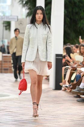 Pedro del Hierro - Mercedes Benz Fashion Week Madrid, Spain - 14 Sep 2026 A model parades with Pedro del Hierro design during the Mercedes Benz Fashion Week Madrid at Cibeles Palace in Madrid. Madrid Spain Copyright: xAtilanoxGarciax xSOPAxImagesx PHOTO07319