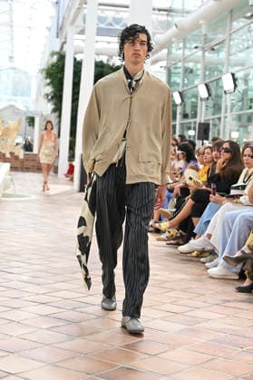 Pedro del Hierro - Mercedes Benz Fashion Week Madrid, Spain - 14 Sep 2026 A model parades with Pedro del Hierro design during the Mercedes Benz Fashion Week Madrid at Cibeles Palace in Madrid. Madrid Spain Copyright: xAtilanoxGarciax xSOPAxImagesx PHOTO07321