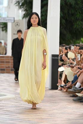 Pedro del Hierro - Mercedes Benz Fashion Week Madrid, Spain - 14 Sep 2026 A model parades with Pedro del Hierro design during the Mercedes Benz Fashion Week Madrid at Cibeles Palace in Madrid. Madrid Spain Copyright: xAtilanoxGarciax xSOPAxImagesx PHOTO07334