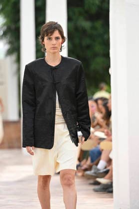 Pedro del Hierro - Mercedes Benz Fashion Week Madrid, Spain - 14 Sep 2026 A model parades with Pedro del Hierro design during the Mercedes Benz Fashion Week Madrid at Cibeles Palace in Madrid. Madrid Spain Copyright: xAtilanoxGarciax xSOPAxImagesx PHOTO07343