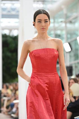 Pedro del Hierro - Mercedes Benz Fashion Week Madrid, Spain - 14 Sep 2026 A model parades with Pedro del Hierro design during the Mercedes Benz Fashion Week Madrid at Cibeles Palace in Madrid. Madrid Spain Copyright: xAtilanoxGarciax xSOPAxImagesx PHOTO07358