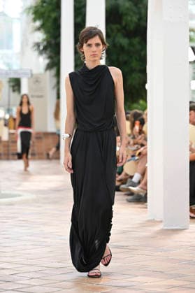 Pedro del Hierro - Mercedes Benz Fashion Week Madrid, Spain - 14 Sep 2026 A model parades with Pedro del Hierro design during the Mercedes Benz Fashion Week Madrid at Cibeles Palace in Madrid. Madrid Spain Copyright: xAtilanoxGarciax xSOPAxImagesx PHOTO07397