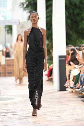 Pedro del Hierro - Mercedes Benz Fashion Week Madrid, Spain - 14 Sep 2026 A model parades with Pedro del Hierro design during the Mercedes Benz Fashion Week Madrid at Cibeles Palace in Madrid. Madrid Spain Copyright: xAtilanoxGarciax xSOPAxImagesx PHOTO07422