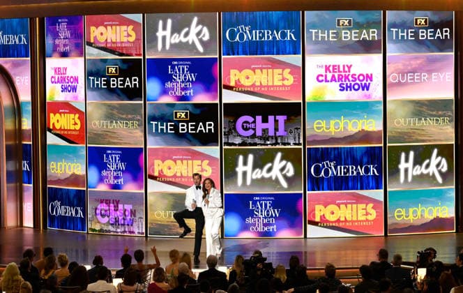 (L-R) Andrew Rannells and Mariska Hargitay perform on stage during the 78th annual Primetime Emmy Awards at the Peacock Theater in Los Angeles on Monday, September 14, 2026.  LAP20260914156 JIMxRUYMEN