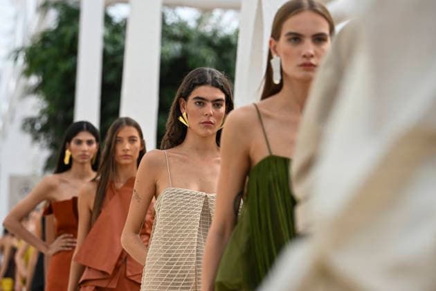 Simorra - Mercedes Benz Fashion Week Madrid, Spain - sep 2026 A model parades with Simorra design during Mercedes Benz Fashion Week Madrid Cibeles Palace in Madrid, 14 of February of 2026 Spain Madrid Spain Copyright: xAtilanoxGarciax xSOPAxImagesx PHOTO07539