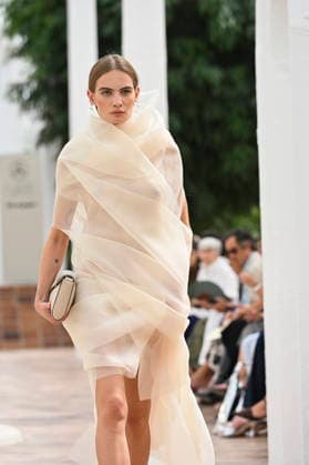 Simorra - Mercedes Benz Fashion Week Madrid, Spain - sep 2026 A model parades with Simorra design during Mercedes Benz Fashion Week Madrid Cibeles Palace in Madrid, 14 of February of 2026 Spain Madrid Spain Copyright: xAtilanoxGarciax xSOPAxImagesx PHOTO07543