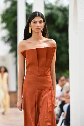 Simorra - Mercedes Benz Fashion Week Madrid, Spain - sep 2026 A model parades with Simorra design during Mercedes Benz Fashion Week Madrid Cibeles Palace in Madrid, 14 of February of 2026 Spain Madrid Spain Copyright: xAtilanoxGarciax xSOPAxImagesx PHOTO07602