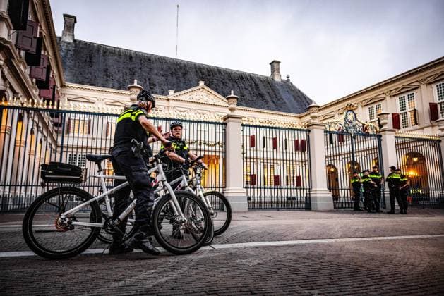 THE HAGUE - Police at Noordeinde Palace for the celebration of Prinsjesdag. On the third Tuesday of September, the new working year of the First and Second Chambers is opened. JEFFREY GROENEWEG ANP netherlands out - belgium out  Copyright: xx x568672581x originalFilename: 568672581.jpg