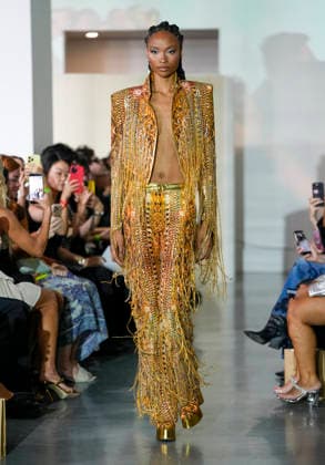 The Blonds Spring 2027 Runway at New York Fashion Week A model walks the runway during The Blonds Spring 2027 and The Blonds 20th Anniversary at New York Fashion Week, held at 643 West 42nd Street in New York City, Monday September 14, 2026. Photography by Jennifer Graylock, Credit:JENNIFER GRAYLOCK Avalon United States, New York, New York, 643 West 42nd Street  Copyright: xJENNIFERxGRAYLOCKx xAvalonx 1134744668