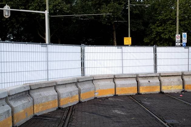 THE HAGUE - A roadblock on the route for the Prinsjesdag celebration. On the third Tuesday of September, the new working year of the First and Second Chambers is opened. RAMON VAN FLYMEN ANP netherlands out - belgium out  Copyright: xx x568674659x originalFilename: 568674659.jpg