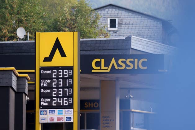 What’s the outlook for gas prices? Gas prices remain very high and continue to rise. CLASSIC Gas Station in Mudersbach. This morning’s gas prices. The current price for diesel, Super E10, and Super are well over 2 euros. Gas station, fuel prices on September 15, 2026, in Mudersbach, Germany