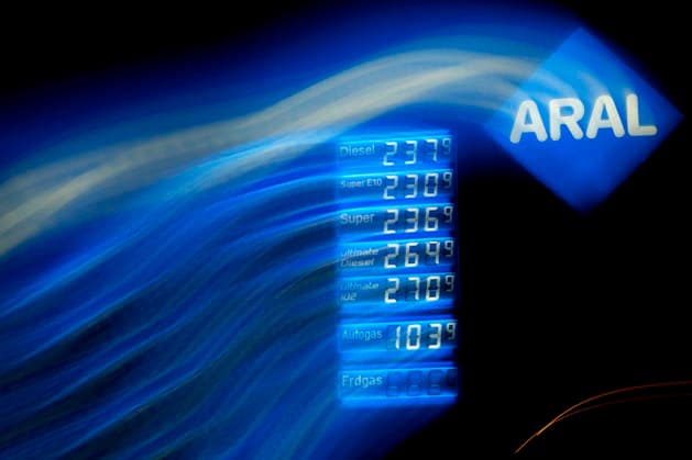 Gas prices at a Star gas station in Cologne at night. Price hikes during the Iran war and the incidents in the Strait of Hormuz are making it increasingly expensive to fill up in Germany. With rising oil prices and the expiration of the gas price cap, gasoline and diesel prices continue to climb toward the 3-euro mark Featured image, stock ph Copyright: xChristophxHardtx