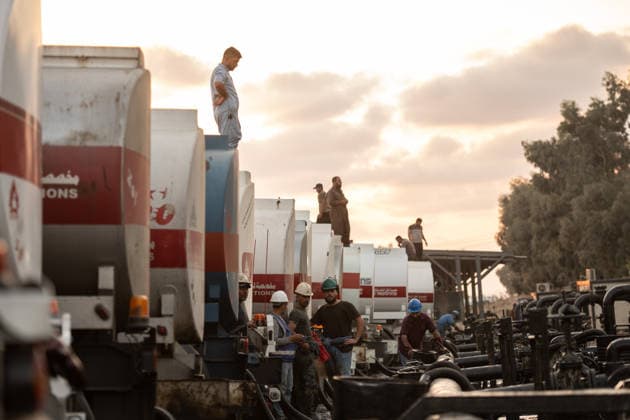 Iraq bypasses Strait of Hormuz disruptions by routing oil exports to Syria BANIYAS, SYRIA - SEPTEMBER 13: Fuel tankers carrying Iraqi oil arrive at the coastal storage facilities of the Baniyas Oil Terminal in Tartus province, Syria, on September 13, 2026. Following maritime blockades and escalating tension due to US and Israeli attacks near the Strait of Hormuz, Baghdad has revived overland oil export routes through Syria for the first time in 15 years. Under bilateral agreements between Iraqi and Syrian authorities, long convoys of fuel tankers transport oil across the border crossing to the Mediterranean terminal, where the cargo is offloaded into storage tanks and transferred onto maritime tankers for international delivery. Hasan Belal  Copyright: x2026xAnadoluxHasanxBelalx