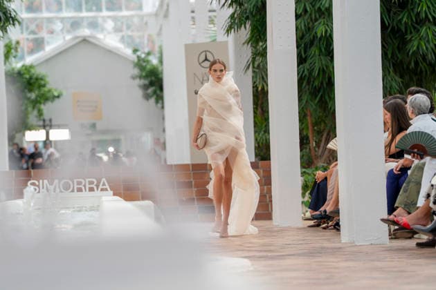 Models present creations from Simorra s FOLD IN collection for spring-summer 2027 during Mercedes-Benz Fashion Week Madrid. The Barcelona-based label, founded in 1978 by Javier Simorra, explores shapes, curves and the fold as a central element in this collection, with garments that adapt to the body and celebrate a beauty that resists rigidity. September 14,2026. (202609141366)