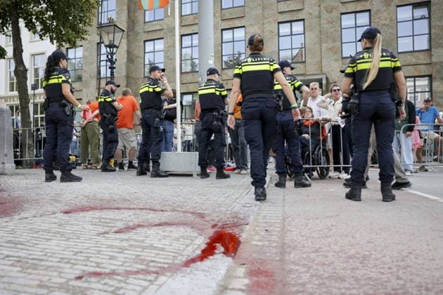 THE HAGUE - Red paint thrown on the route of the procession. The new working year of the First and Second Chambers is opened on the third Tuesday of September. JEFFREY GROENEWEG ANP netherlands out - belgium out  Copyright: xx x568697834x originalFilename: 568697834.jpg