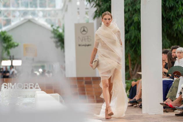 Models present creations from Simorra s FOLD IN collection for spring-summer 2027 during Mercedes-Benz Fashion Week Madrid. The Barcelona-based label, founded in 1978 by Javier Simorra, explores shapes, curves and the fold as a central element in this collection, with garments that adapt to the body and celebrate a beauty that resists rigidity. September 14,2026. (202609141370)