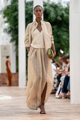 Models present creations from Simorra s FOLD IN collection for spring-summer 2027 during Mercedes-Benz Fashion Week Madrid. The Barcelona-based label, founded in 1978 by Javier Simorra, explores shapes, curves and the fold as a central element in this collection, with garments that adapt to the body and celebrate a beauty that resists rigidity. September 14,2026. (202609141546)