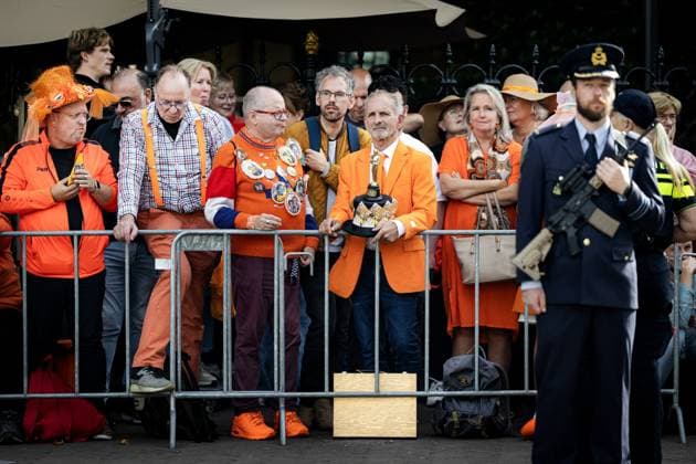 THE HAGUE - Crowds along the route for the Prinsjesdag celebration. On the third Tuesday of September, the new working year of the First and Second Chambers is opened. RAMON VAN FLYMEN ANP netherlands out - belgium out  Copyright: xx x568698396x originalFilename: 568698396.jpg