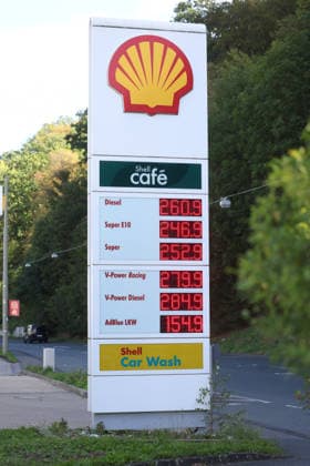 What’s the outlook for fuel prices? Fuel prices remain at very high levels and continue to rise. SHELL gas station in Siegen. Fuel prices following the price adjustment at 12:00 p.m. Prices have taken another massive