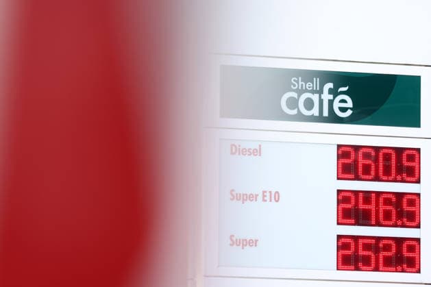 What’s the outlook for fuel prices? Fuel prices remain at very high levels and continue to rise. SHELL gas station in Siegen. Fuel prices following the price adjustment at 12:00 p.m. Prices have taken another massive
