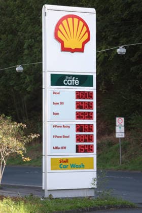 What’s the outlook for fuel prices? Fuel prices remain at very high levels and continue to rise. SHELL gas station in Siegen. Fuel prices following the price adjustment at 12:00 p.m. Prices have taken another massive