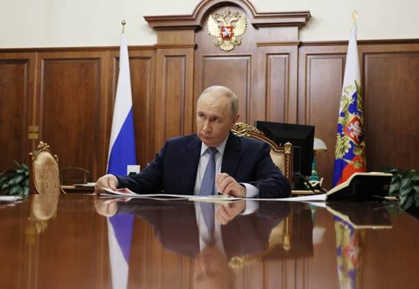 Russia Putin 9243673 15.09.2026 Russian President Vladimir Putin meets with Head of the Federal Service for the Oversight of Consumer Protection and Welfare (Rospotrebnadzor) - Russian Chief State Sanitary Physician Anna Popova at the Kremlin in Moscow, Russia. Vyacheslav Prokofiev Sputnik Moscow Russia  Copyright: xVyacheslavxProkofievx