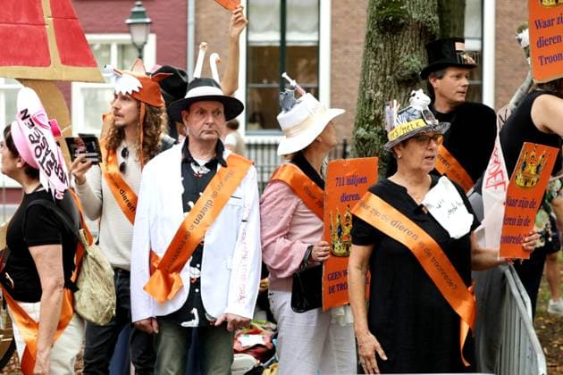THE HAGUE - The public watches the passing royal procession on Prinsjesdag. On the third Tuesday of September, the new working year of the First and Second Chambers is opened. JEFFREY GROENEWEG ANP netherlands out - belgium out  Copyright: xx x568704109x originalFilename: 568704109.jpg