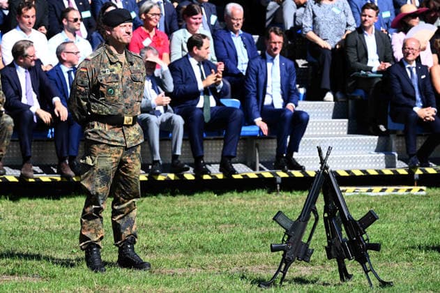 The new commander of the State Command, Brigadier General Walter Helmut SCHULTE; Ceremonial handover of the North Rhine-Westphalia State Command of the Bundeswehr, Düsseldorf,