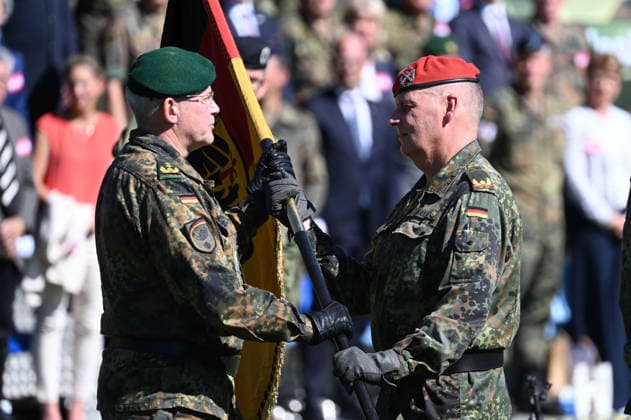 The outgoing commander of the State Command, Brigadier General Hans Dieter MUELLER, Müller, on the right, hands over the unit flag to the Deputy Commander of the Bundeswehr Operational Command and Commander of Territorial Operations, Lieutenant General Andre BODEMANN, Ceremonial handover of the Bundeswehr Regional Command of North Rhine-Westphalia, Düsseldorf,
