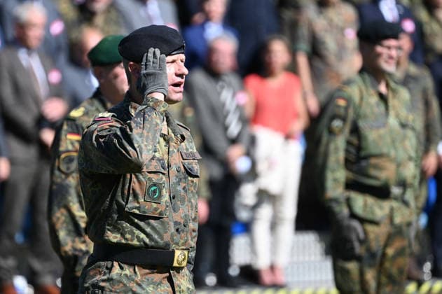 The new commander of the State Command, Brigadier General Walter Helmut SCHULTE; Ceremonial handover of the North Rhine-Westphalia State Command of the Bundeswehr, Düsseldorf,