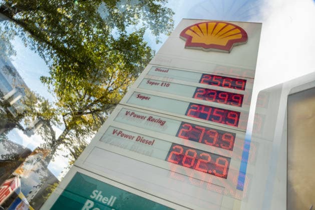 Gas Prices in Berlin Charlottenburg, Germany; Berlin, September 15, 2026. The price display at the Shell gas station in Berlin’s Westend neighborhood showed the following prices in euros around 1:00 p.m.: Diesel 256.9, Super E10 239.9, Super 245.9, V Power Racing 273.9, V Power Diesel 282.9. Visual effect achieved by shooting with a slow shutter speed