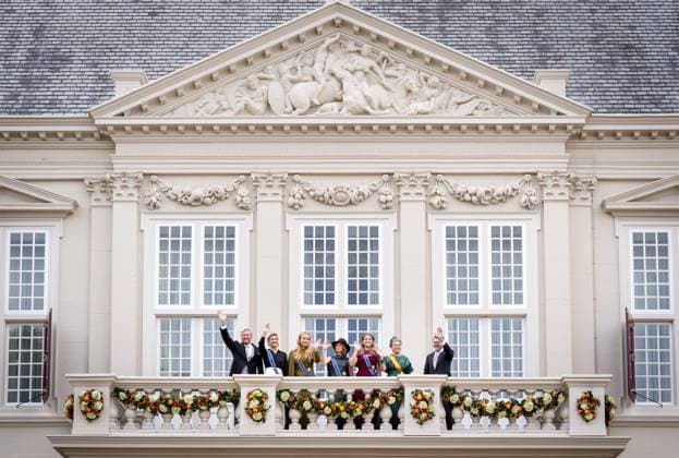 THE HAGUE - King Willem-Alexander, Queen Maxima, Princess Amalia, Princess Alexia, and Princess Ariane wave to onlookers from the balcony of Noordeinde Palace on Prinsjesdag. On the third Tuesday of September, the new working year of the First and Second Chambers is opened. JEROEN JUMELET ANP netherlands out - belgium out  Copyright: xx x568709331x originalFilename: 568709331.jpg