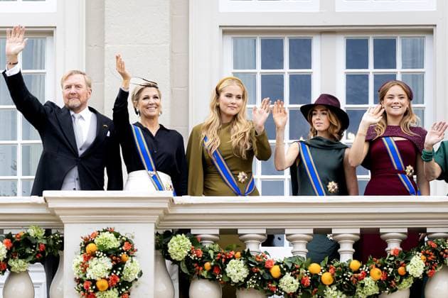 THE HAGUE - King Willem-Alexander, Queen Maxima, Princess Amalia, Princess Alexia, and Princess Ariane wave to onlookers from the balcony of Noordeinde Palace on Prinsjesdag. On the third Tuesday of September, the new working year of the First and Second Chambers is opened. RAMON VAN FLYMEN ANP netherlands out - belgium out  Copyright: xx x568709505x originalFilename: 568709505.jpg