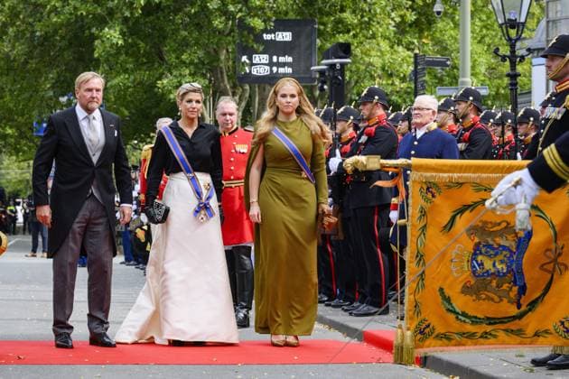 THE HAGUE - King Willem-Alexander, Queen Maxima, and Princess Amalia salute the royal standard upon arrival at the Royal Theatre for the Speech from the Throne during Prinsjesdag. The new working year of the First and Second Chambers is opened on the third Tuesday of September. PATRICK VAN EMST POOL ANP netherlands out - belgium out  Copyright: xx x568709623x originalFilename: 568709623.jpg